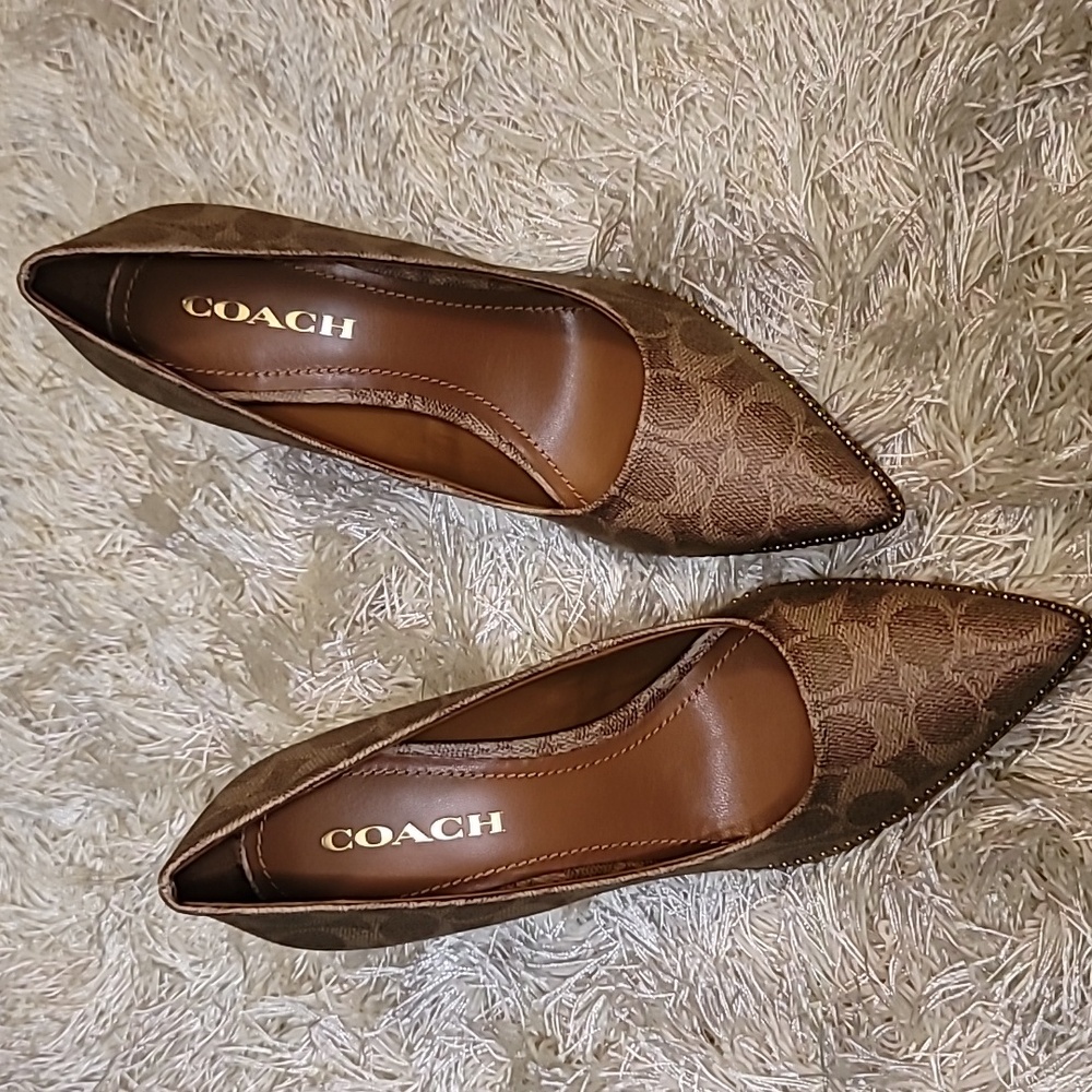 Coach Pump Heel with neaded chain 8.5